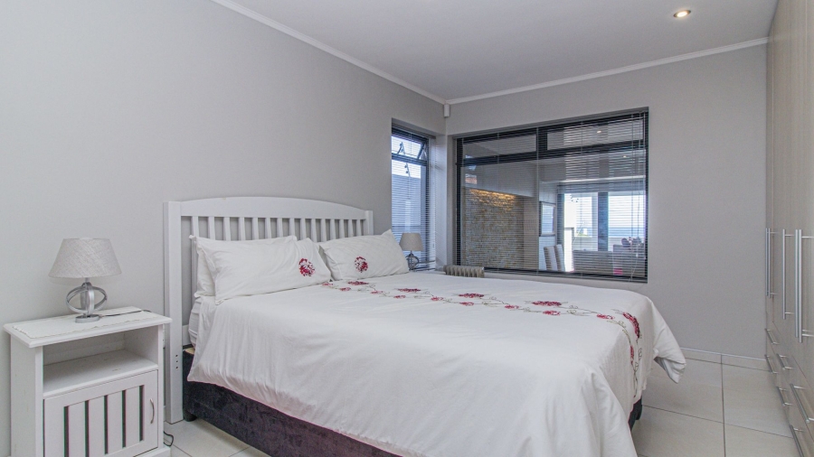 4 Bedroom Property for Sale in Perlemoenbaai Western Cape